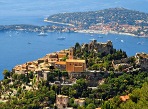 Eze is a small villa on French riviera in France, close to Nice.

Eze village, dans les Alpes maritimes